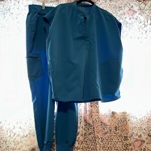 Capri Blue Figs Scrub Set